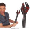 Llave inglesa con sangre, 45 cms.